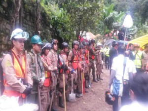 Rescatistas trabajan incansablemente en El Cambray II