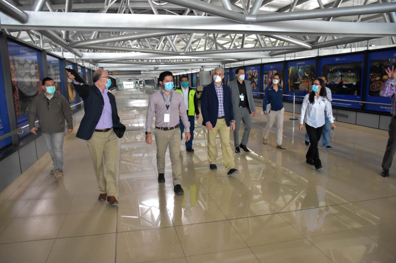 Representantes de Salud y Economía  Supervisan los protocolos sanitarios implementados en el Aeropuerto Internacional La Aurora